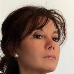 Meet your Posher, Elaine